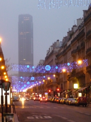 Tour Montparnasse dans le brouillard